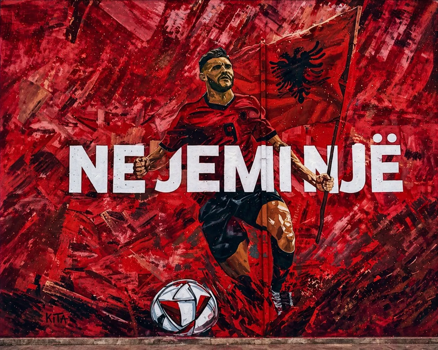 Mural në Tiranë me futbollist shqiptar dhe fjalët NE JEMI NJË