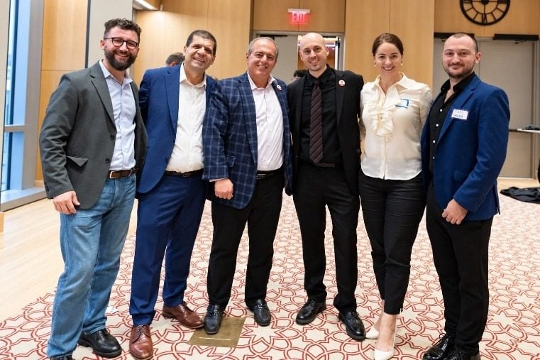 Organizatorë dhe sponsorë së bashku në fund të ditës.