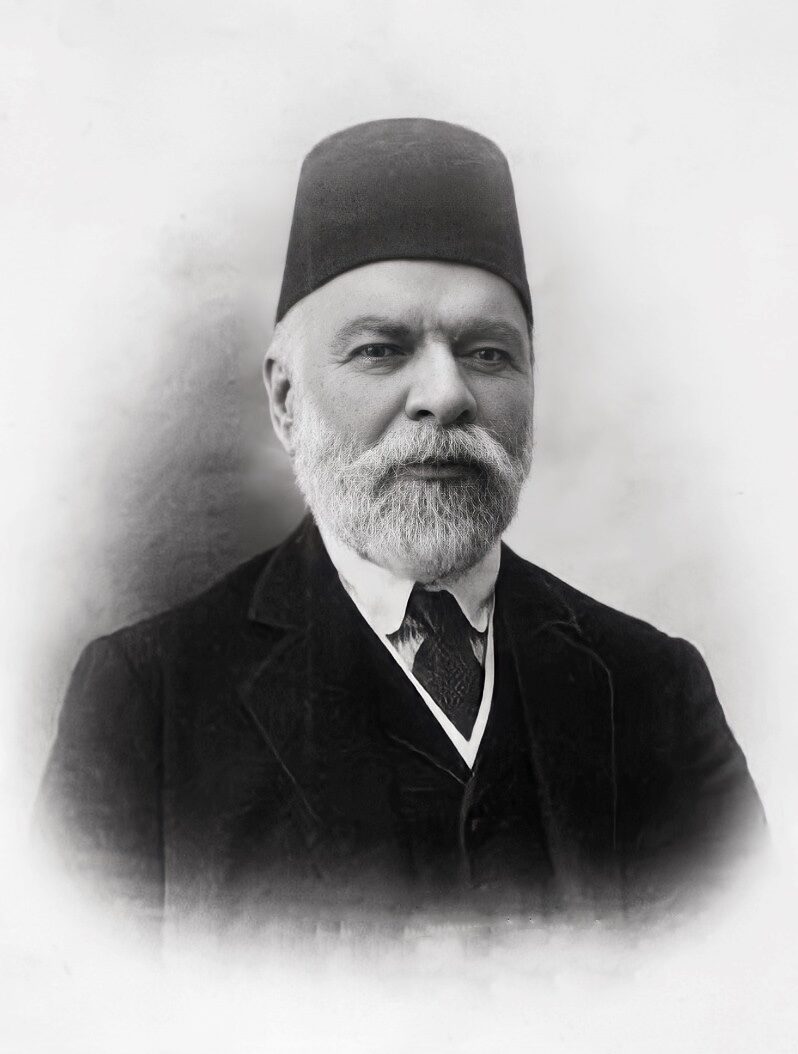 Ismail Qemali (1844–1919) — Ottoman statesman who declared Albanian independence at Vlorë on 28 November 1912.