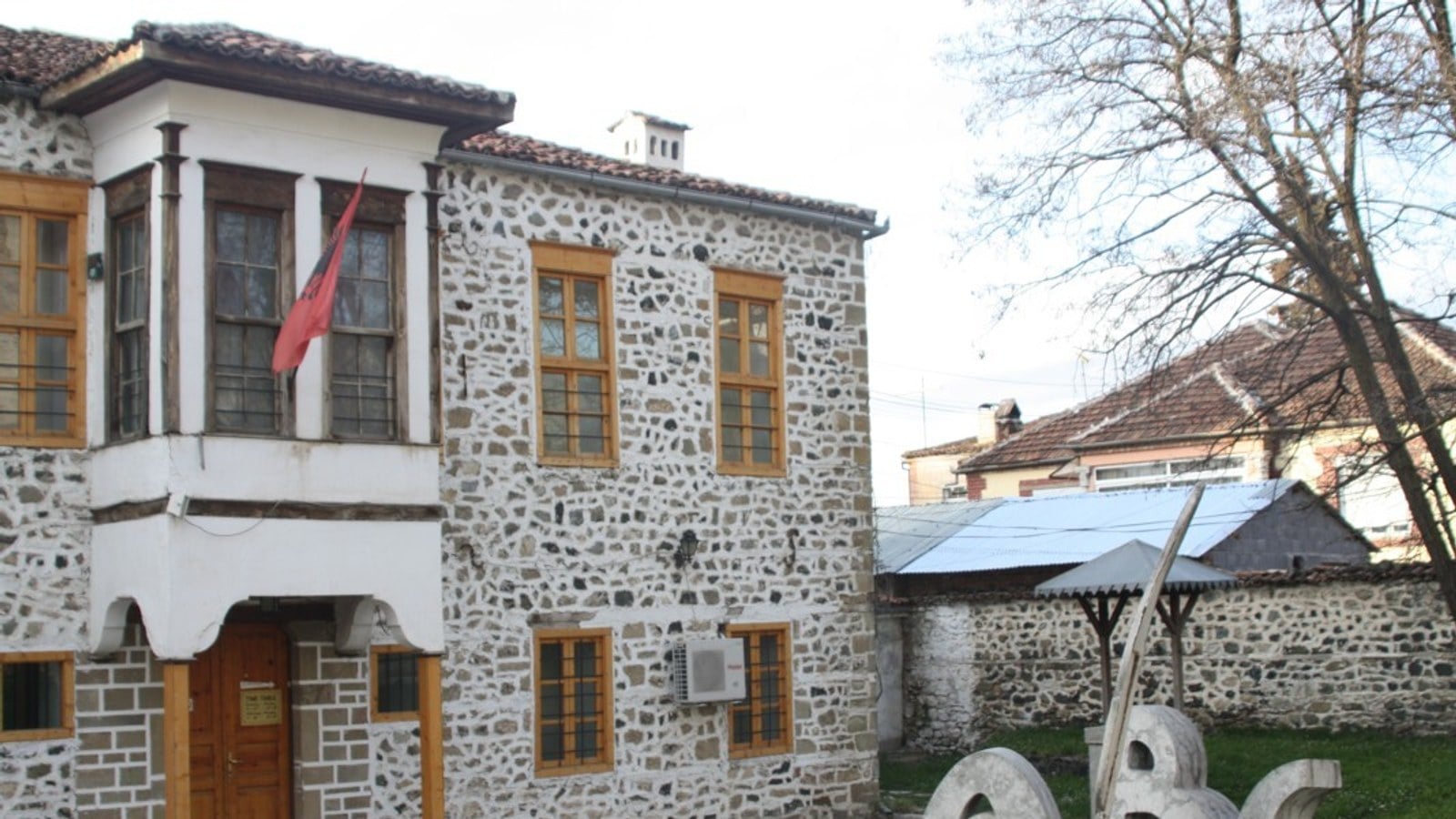 Mësonjëtorja: Albania First Albanian-Language School, 1887